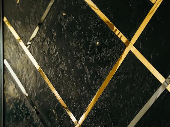 accent wall with venetian plaster in black